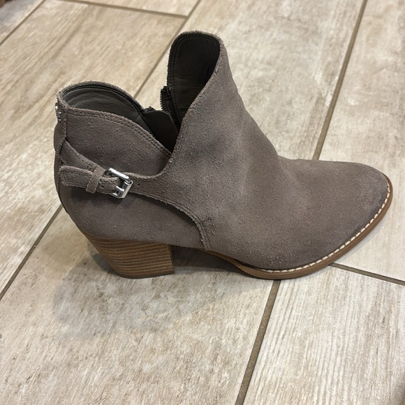 Taupe suede ankle boots - Picture 3 of 8